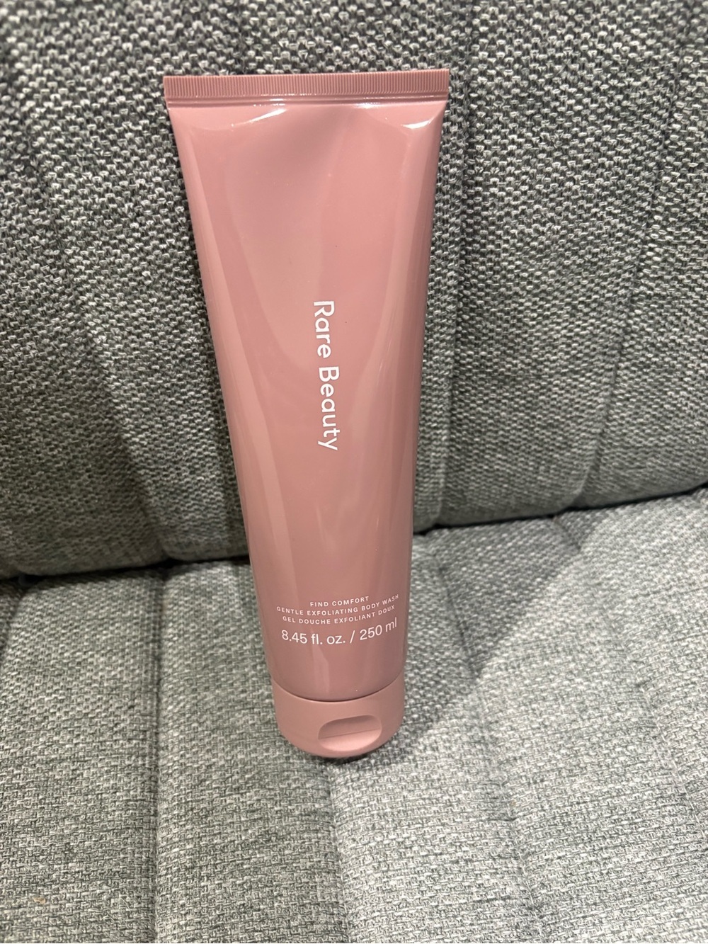 Rare Beauty Find Comfort Exfoliating Body Scrub - Dusty Pink Tube